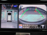 ナビ画面にアラウンドビュ-モニタ-の映像を映し出しています。  狭い場所での車庫入れをサポ-トしてくれる便利アイテムです。