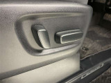 パワーシート搭載。微妙な調整が手軽にでき、ピッタリのポジションで運転することが可能です。