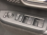 運転席、助手席にシートヒーターを装備(*^_^*)寒い日もポカポカ快適ですよ。