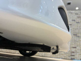 フロント下部。車体の低さや駐車場所との相性を考える際にも、現車で下部の位置関係をお確かめください。2人で空を感じるドライブを楽しみたい方にご覧いただきたい一台です。