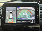【アラウンドビューモニター】上空から見下ろしているかのような映像で駐車をサポート。安心です。