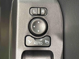 キーフリー連動で施錠時に格納します。降車の直前まで後方確認ができ、閉じ忘れも防げます。