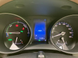 視認性の高いメーター類が、運転に必要な情報を的確に伝えます。重要な情報を一目で確認でき、安全運転をサポートします。