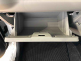 よく使うものが手を伸ばせばすぐ届く、機能面で充実した収納。