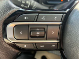 ステアリングオーディオスイッチが付いているため、運転中でもお手元でチャンネルやボリュームの操作をして頂けます。