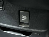 ◆12V電源ソケット◆スマートフォンの充電等にも便利な電源ソケット!使いやすい場所に装備されています。
