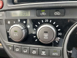【オートエアコン】 車内快適♪ご希望の温度に設定すれば風向きや風量を自動で調整してくれますよ!