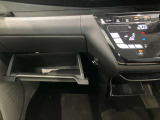 収納スペースもたくさん有ります☆車検証や小物類などすっきり収納♪
