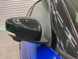 【サイドターンランプ】歩行者やバイク、対向車からも右左折の確認がしやすいサイドターンランプ付きドアミラーです。