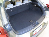 後席使用時でも、十分な荷室空間を確保しております。