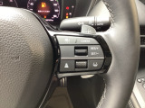 Hondaセンシングの機能のひとつ、アダプティブクルーズコントロール付!アクセルから足を離しても設定したスピードと前車との車間を保ち走行してくれます!車線維持もアシスト☆高速道路で疲労軽減ですね☆
