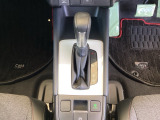 シンプルでとても使いやすいフロアシフトです。