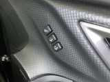 シートメモリー機能装備付きです。シートの位置をそれぞれ記憶しておく事ができるので、ご家族や、複数の方で車を乗られるオーナー様には、便利な機能です。