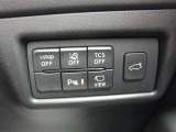衝突軽減ブレーキなどの安全装備もしっかりと装備されております!また、リアパワーゲートもついてます!