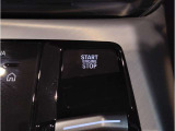 【スタートボタン】リモコンキーを持っているだけで起動可能なスタートボタン。オートスタート/ストップ機能も装備しており燃料消費量の軽減に貢献します。