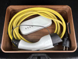 バッテリーの充電は直観的でシンプル。