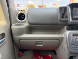軽自動車の後部座席も足元スペース広々としていてシートの座り心地も良く快適にくつろげます♪