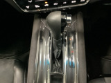 運転席周辺のスマートなレイアウトが、操作のしやすさを実現。快適なドライブをサポートします。