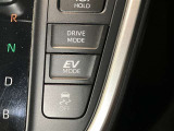 EVドライブモードで、エンジン音や排気ガスを気にすることなく走れます。早朝・深夜や屋内の駐車場などで重宝しますよ♪