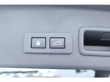 パワーリヤゲート装備!スイッチ一つで開閉ができるパワーリヤゲートは何かと便利です。運転席のスイッチからも開閉可能です。