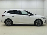 中古車だけではなく、新車も多岐にわたり、正規輸入車販売を行っております。各店舗選りすぐりの仕入ネットワークの中からあなたにピッタリのお車を探します!