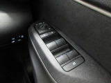 電動格納ミラーを搭載しています!オートモード設定でドアロックの解除と同時に折り畳まれているサイドミラーが展開し、ドアを施錠するとサイドミラーが格納します!快適なドライブをお楽しみください♪