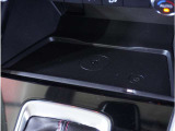 【ワイヤレス充電】ワイヤレス充電Qi規格に対応したスマートフォンなどの携帯機器を充電できます。
