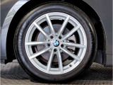 BMW純正アルミホイールです。納車時にはアルミホイールコーティングも承っております!是非ご検討下さいませ。