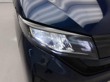 LEDヘッドランプ。白く明るい光でなおかつ低消費電力。クリアランスランプがスタイリッシュなラインを描きます。