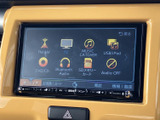 TVをはじめ、ラジオや音楽などのメニューが表示されています。停車中にテレビ番組を視聴でき、音楽ソースの切り替えにも活用できるため、休憩時間を過ごす際にも便利です。