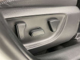パワーシート搭載。微妙な調整が手軽にでき、ピッタリのポジションで運転することが可能です。