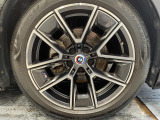 BMWならではの卓越した走りを支えるホイールと足回りです!日本車の走りに慣れている方にもぜひ体感して頂きたいほど、高いレベルでまとまっています!