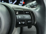 ◆アダプティブクルーズコントロール◆予め設定した車速内でクルマが自動的に加減速。前走車との適切な車間距離を維持しながら追従走行します。【LKAS】車線維持支援システムでステアリング操作を支援。