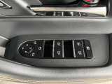 パワーウィンドウやドアミラーのスイッチ等は運転席右側へ集中してます
