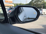 ブラインドスポットモニターついてます!走行中に車両後方の死角にいる車両を検知し、インジケーター点灯で教えてくれるとっても便利な装備です☆