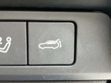 電動リフトゲートで開閉楽々。開閉の上限設定もできますので、低い立体駐車場などでも便利です。