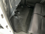 しっかりと汚れ、砂ぼこりを落とし足元まで清潔な車内空間を作り上げております♪