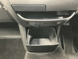 【インストセンターロアボックス】CDなどが収納できる格納式のボックス!
