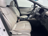 【運転席シート】ゆったりと広々した空間です。ストレスなく運転ができますよ!