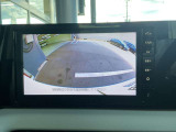 バックビューモニター付き。後退時に車両後方を映像で確認できます。