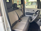 毎日過ごす運転席は要チェック。シートのへたり・擦れ、視界のイメージまで伝わる重要ポイント。