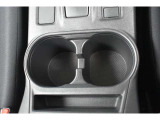 フロントカップホルダー装備ペットボトルなども置くことができます。