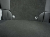 ◆ISOFIX◆シートベルトいらずでチャイルドシートと固定金具を連結するだけでガッチリ固定できます。