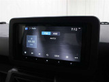 ケンウッドのディスプレイオーディオが搭載、Bluetooth/USB/HDMI入力に対応しています。