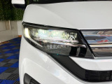 【エコアイドル】エコ性能を引き出し、燃費性能の向上を実現、アクセルワークの快適さも追及しました。ストップアンドゴーが頻繁に起こる街中や渋滞時の走行でも、スムーズな停車・発進が可能になっています。