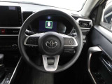 各操作スイッチなどもハンドルから手を放すことなく操作可能で安全運転に支援いたします!