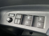 パワーウインドウスイッチです。運転席はオート機能付きです。