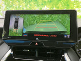 駐車時の後方視界を確保し、安全な後退をサポート。狭い場所での運転がより安心になります。
