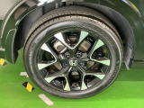 純正アルミホイールです。足元が引き立つので、車全体のイメージがアップしますよ!