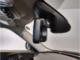 【ミラー内蔵ETC】BMWのETCシステムはルームミラー内蔵型となります。ルームミラー配置により収納スペースを確保しています。